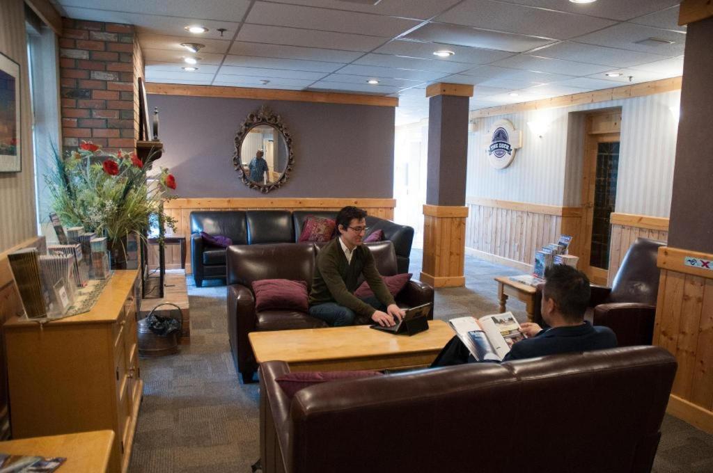 Coast High Country Inn Whitehorse Dış mekan fotoğraf