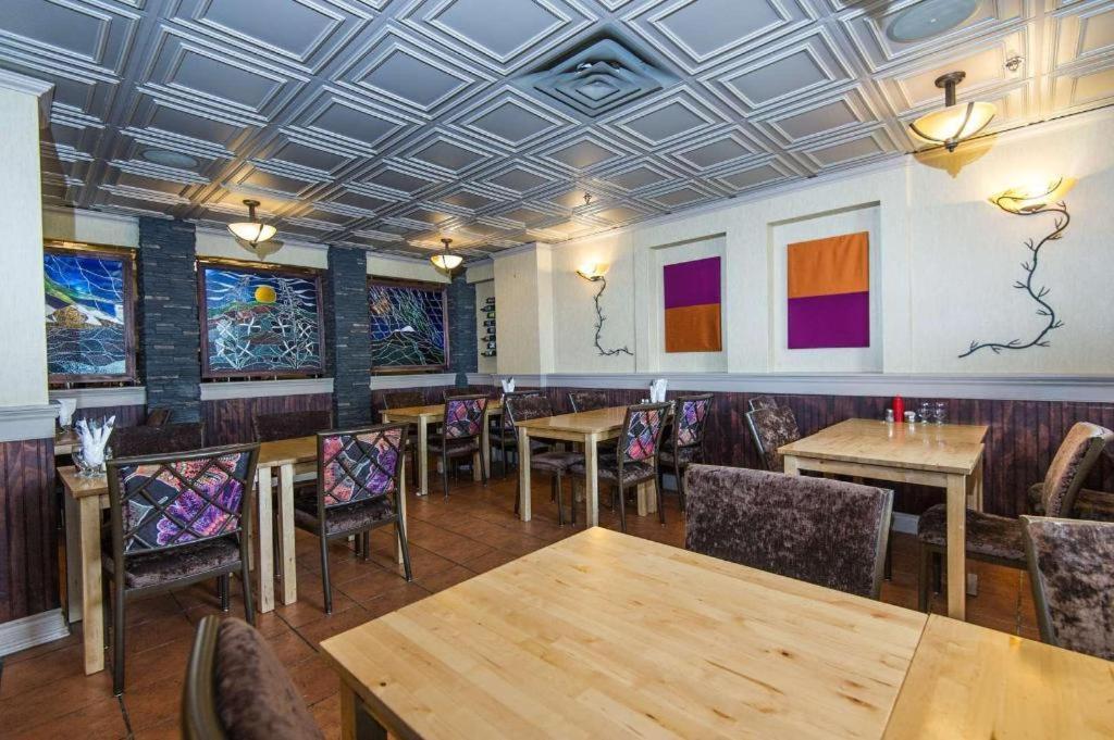Coast High Country Inn Whitehorse Dış mekan fotoğraf